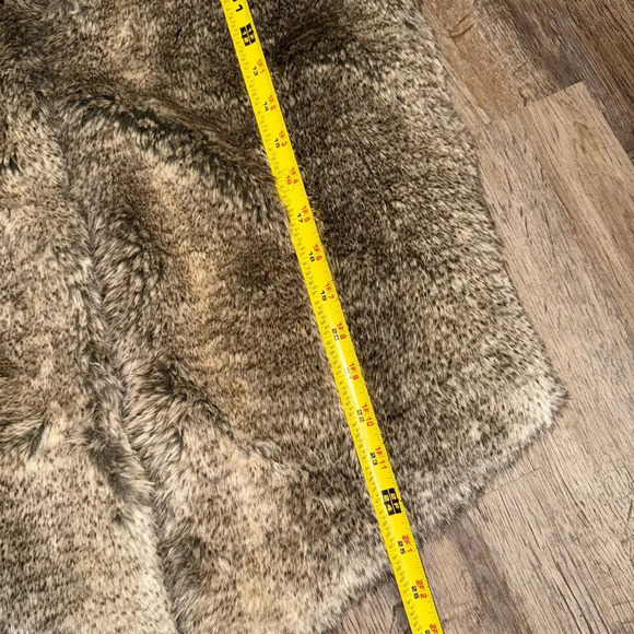 Tart Collections • Kyla Faux Fur Vest - Picture 10 of 10